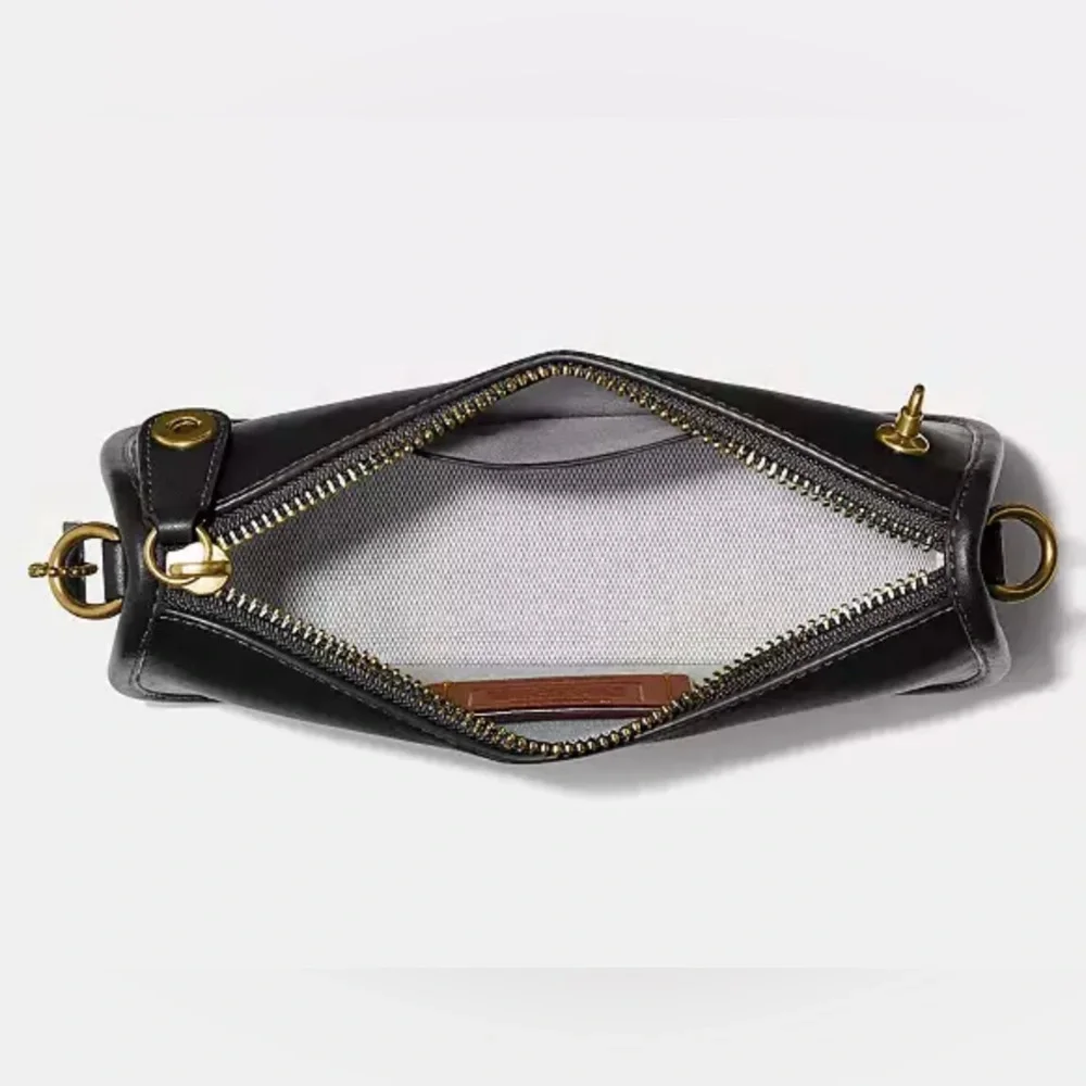 ❌SOLD❌ NWT COACH Swinger 20 Bag in Black/Brass - Picture 3 of 10